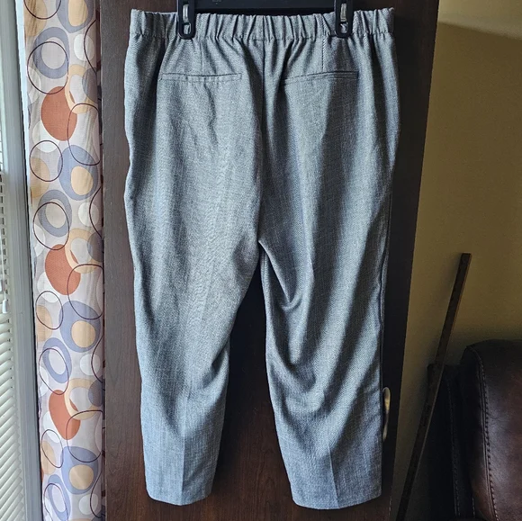 Old Navy Charcoal Pants - Picture 2 of 3
